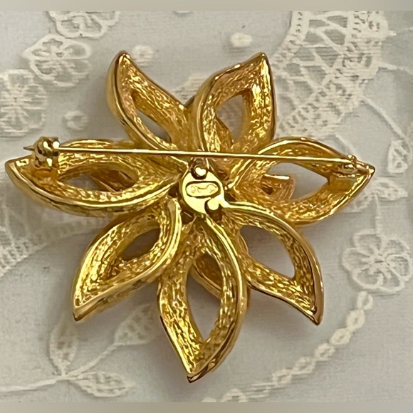 SOLD DIOR Christian Dior  Gold Tone Flower Brooch Crystal Accents Vintage - Picture 9 of 11